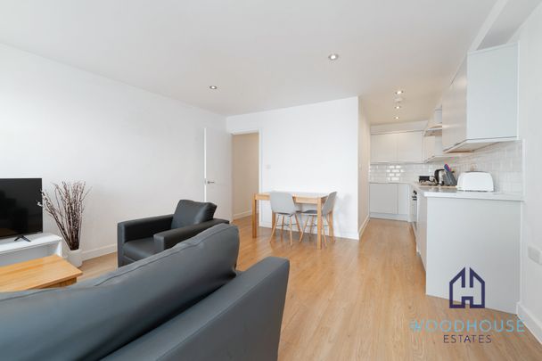 Roman Road, London, E2 - Two Bedroom Flat To Rent - £588pw / £2,550pcm - Photo 1