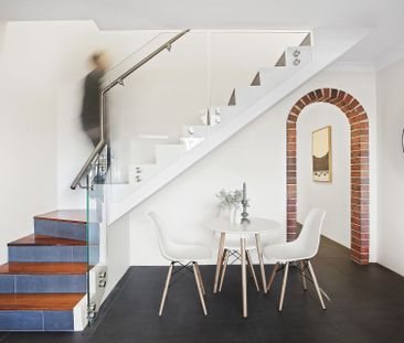 Stylish Townhouse With Lock-up Garage - Photo 4