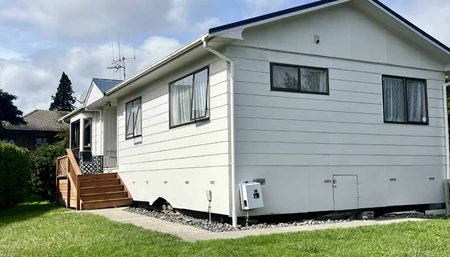 Well‑Presented Home in Popular Hamilton Location - Photo 2
