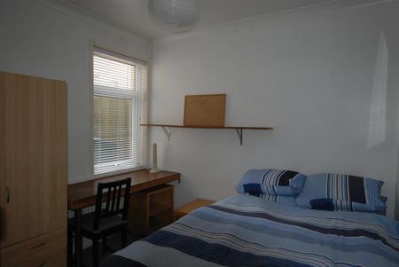 4 bedroom terraced house to rent - Photo 3