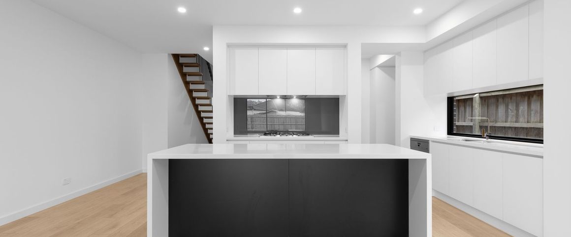Brand New! - Stunning 4-Bedroom Family Home in Bentleigh East - Photo 1
