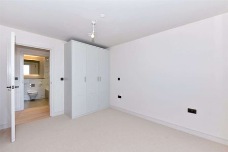 Stunning three bedroom penthouse with panoramic views. - Photo 4