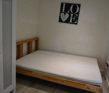 Fully Furnished 2 Bedroom 2 Bathroom Apartment In the East End - Photo 4