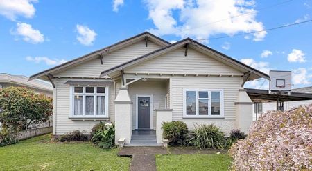 WHANGANUI EAST - 4 BEDROOMS - Photo 5