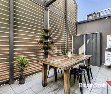 MODERN APARTMENT IN CONVENIENT LOCATION - Photo 6