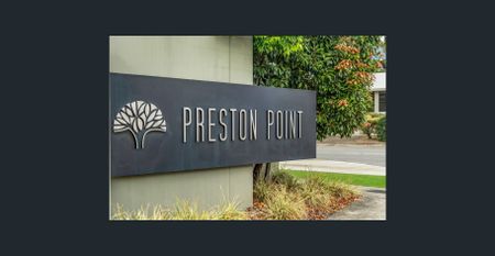 Modern Townhouse in heart of Albany Creek - Photo 4