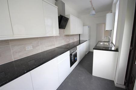 3 Bedroom House - Terraced To Let - Photo 3