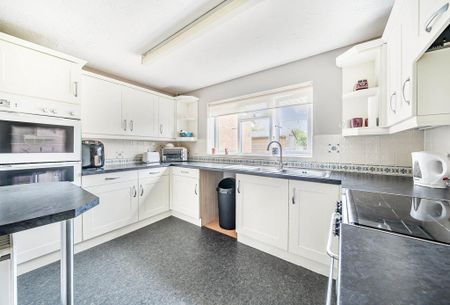 4 bedroom detached house to rent - Photo 2