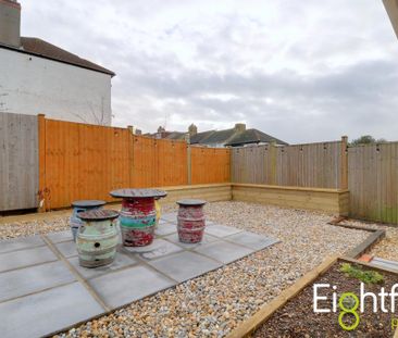 5 bedroom end of terrace house to rent - Photo 5