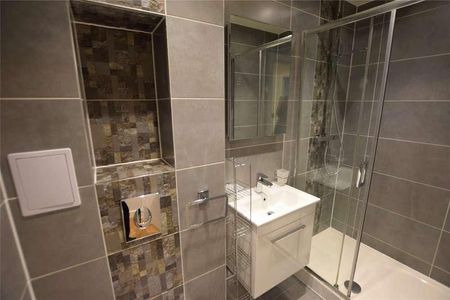 Market Place, Reading, Berkshire, RG1 - Photo 3