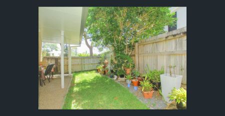 Beachside Townhouse - Located one street back from beach - Photo 3