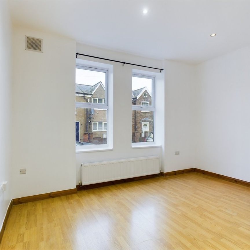 2 Bed Maisonette, Garratt Terrace, SW17 - Photo 1