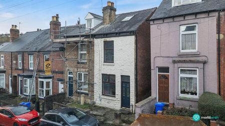 3 bedroom end of terrace house to rent - Photo 2