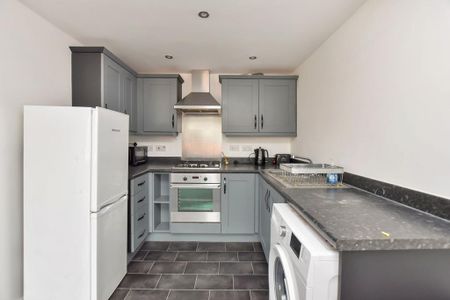 2 bedroom flat to rent - Photo 4