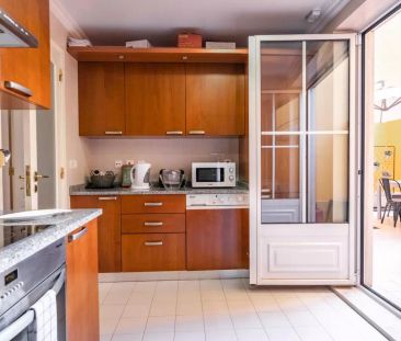 Stylish 2-bedroom apartment, with terrace, for rent in Arroios - Photo 5