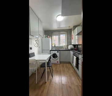 Room in a Shared House, Saracen Street, E14 - Photo 3