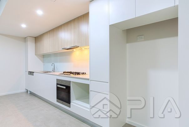 Modern Spacious Two Bedrooms High Level Apartment Available!! - Photo 1