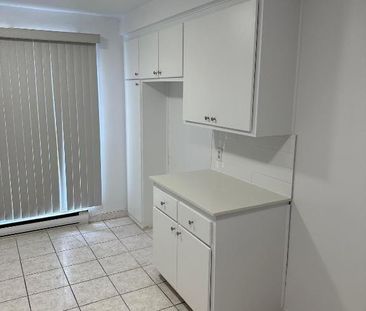 Grand 3 1/2 Nouveau-Rosemont 1300$ dispo mtn - Photo 2