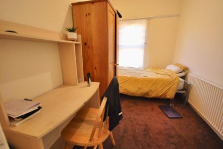 6 bedroom terraced house to rent - Photo 2