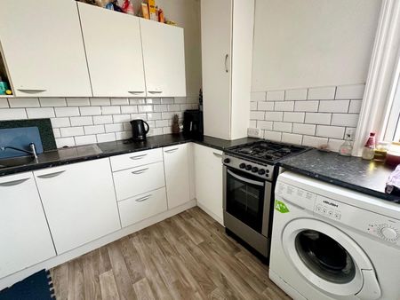 1 bedroom Flat To Let - Photo 3
