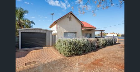 Light and Airy 4-bedroom Home - Photo 5