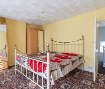 2 bedroom end of terrace house to rent - Photo 5