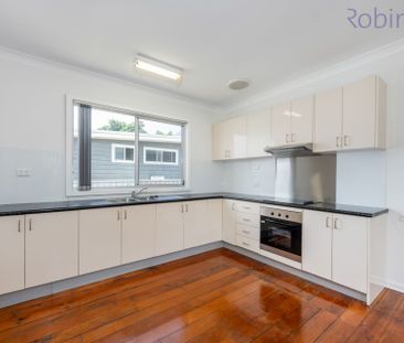 Freshly painted three bedroom home with air-conditioned living spac... - Photo 4