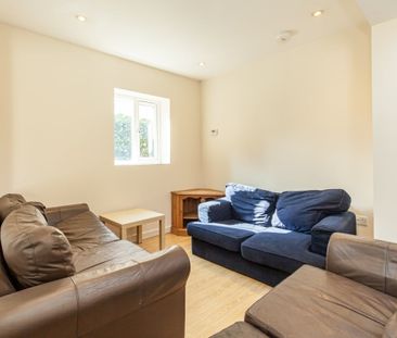 Valentia Road, Headington - Photo 1