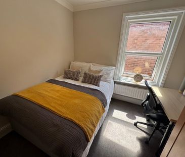 4 bedroom semi-detached house to rent - Photo 3