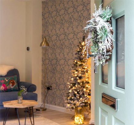 2 bedroom end of terrace house to rent - Photo 1