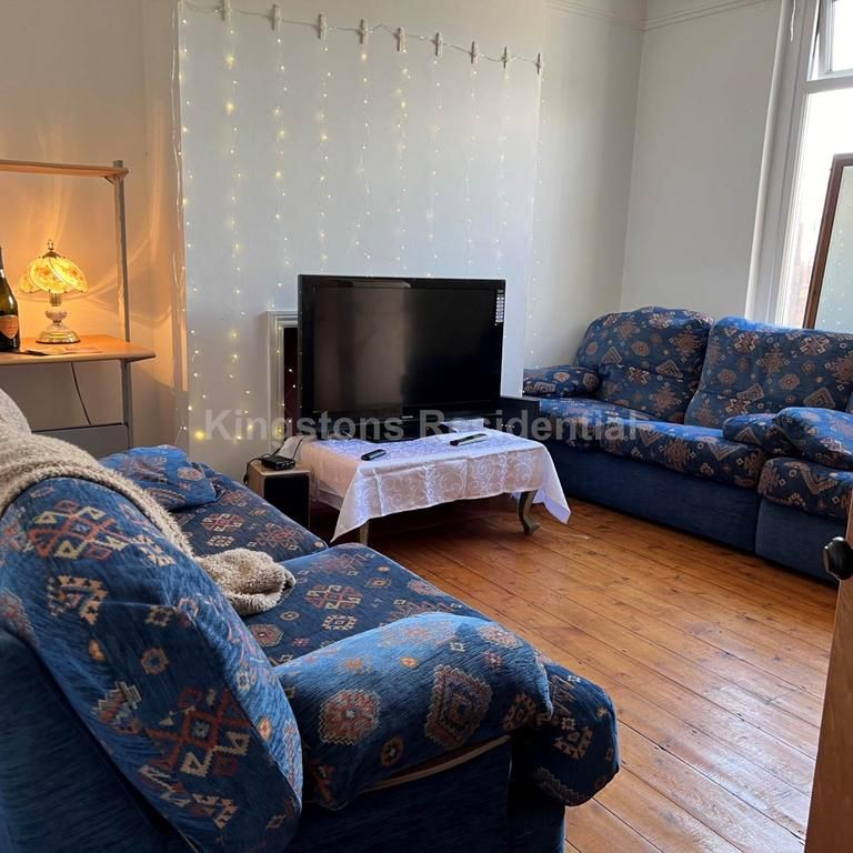 4 bedroom terraced house to rent - Photo 1