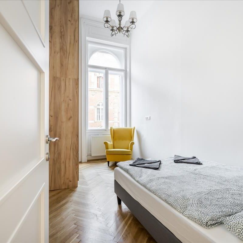 Kiadó felújított lakás - Budapest VI. kerület - Fotó 1