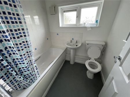 Lewis Avenue, Wolverhampton, West Midlands, WV1 - Photo 4