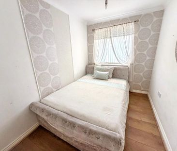 4 bedroom semi-detached house to rent - Photo 5