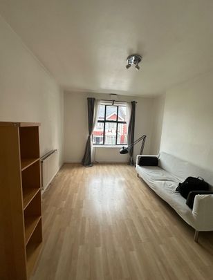 1 Bed Flat, London, SW2 - Photo 1