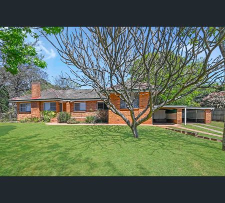 13 Glendower Street, Mount Lofty, Qld 4350 - Photo 4