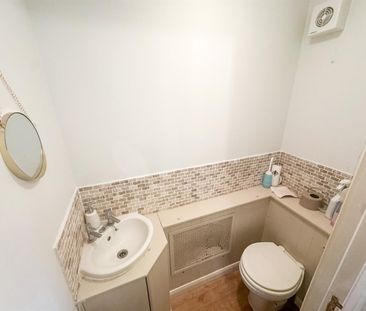 Highdowns, Hatch Warren, Basingstoke - Photo 5