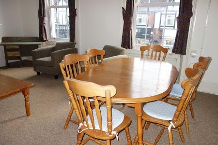 4 bedroom flat to rent - Photo 3