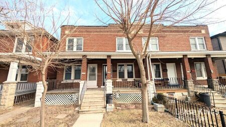 Spacious 2 Bed + Den, 1.5 Bath Townhouse in Downtown Windsor - FIRST MONTH'S RENT FREE - Photo 5