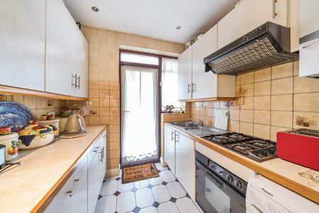 3 bed house to rent in Woolmead Avenue, London, NW9 - Photo 5