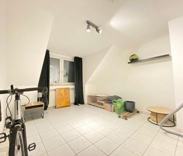 Geräumige 3,5 Zimmer DG Wohnung mit großem Balkon - Foto 3