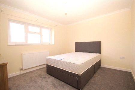 Blackwell Avenue, Guildford, Surrey, GU2 8LU - Photo 3