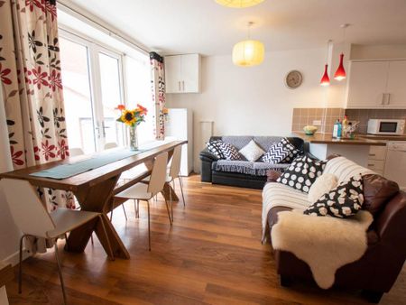 6 bedroom house to rent - Photo 3