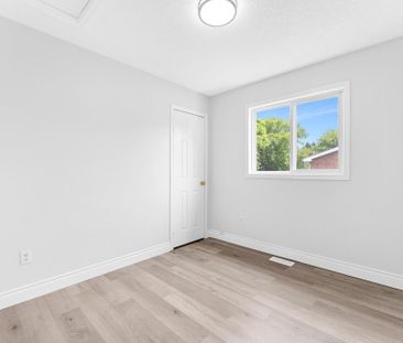 For Lease - 120 Jansen Avenue, Kitchener, Ontario - Photo 4