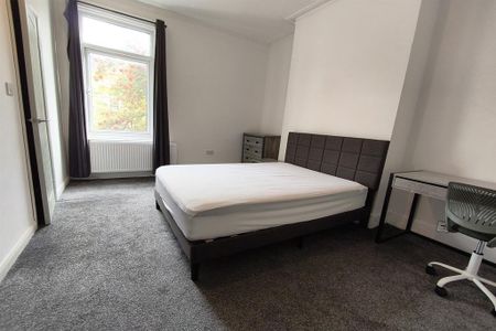 1 bedroom in a house share to rent - Photo 2