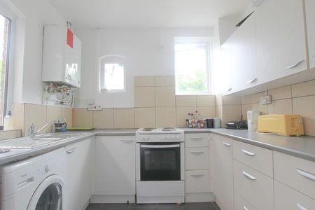 3 bedroom terraced house to rent - Photo 4