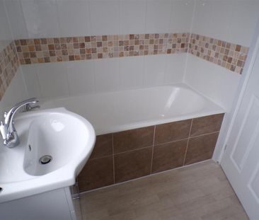 3 bedroom terraced house to rent - Photo 6