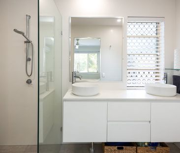 FAMILY HOME OFFERING SPACE, COMFORT AND AN EXCEPTIONAL LIFESTYLE LO... - Photo 3