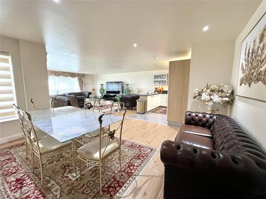 3 bedroom apartment to rent - Photo 1