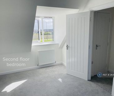 3 bedroom end of terrace house to rent - Photo 3